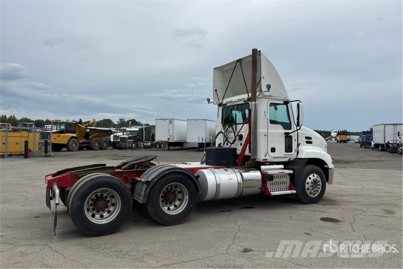 Mack CXU613 트랙터 유닛