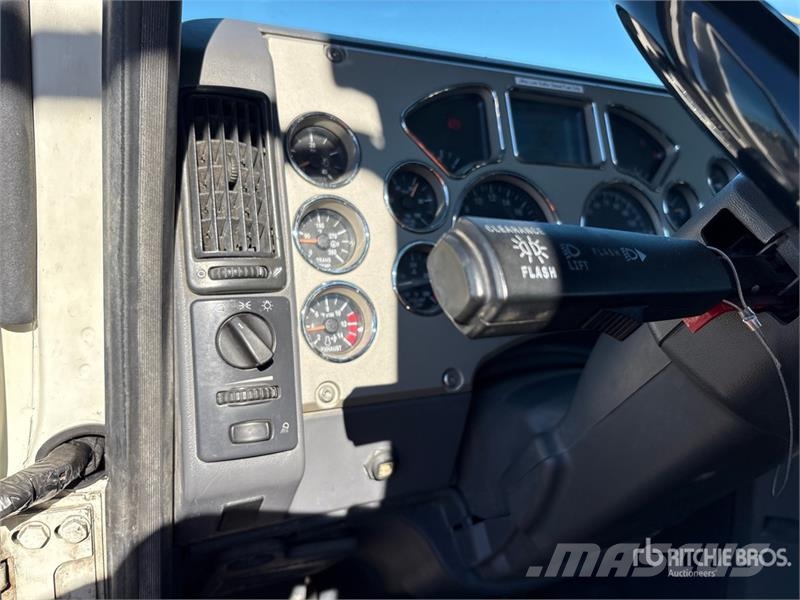 Mack CXU613 Tracteur routier