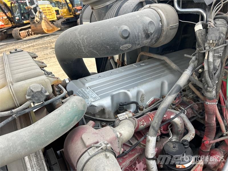 Mack CXU613 Trekkers