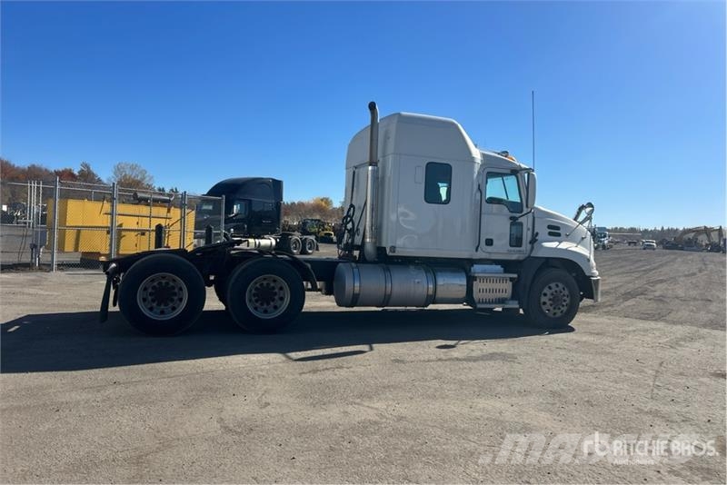 Mack CXU613 Tracteur routier
