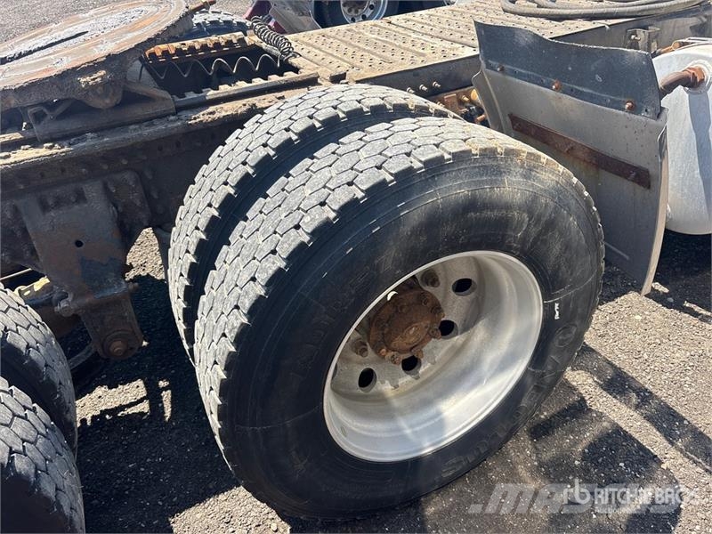 Mack CXU613 Truck Tractor Units