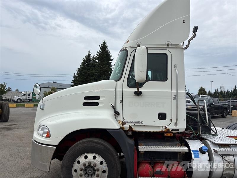 Mack CXU613 트랙터 유닛