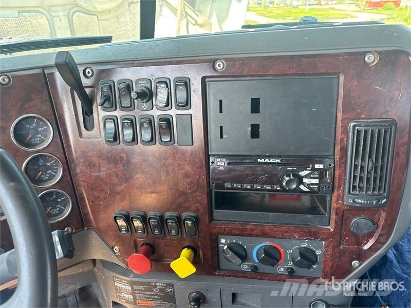 Mack CXU613 Truck Tractor Units