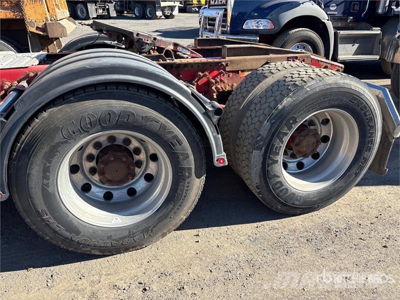 Mack CXU613 Tracteur routier