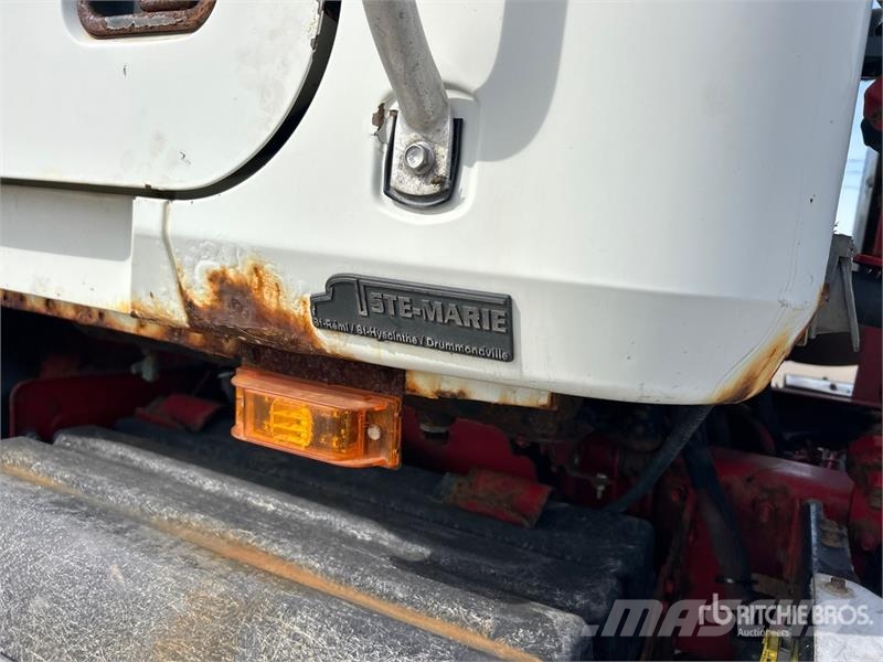 Mack CXU613 Trekkers