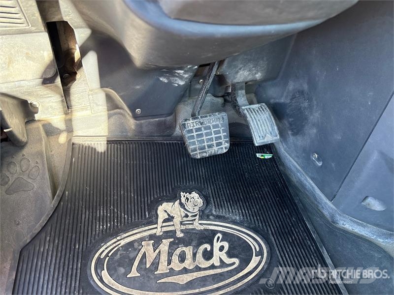 Mack CXU613 Tracteur routier