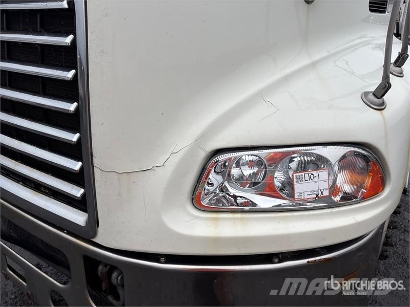Mack CXU613 Truck Tractor Units