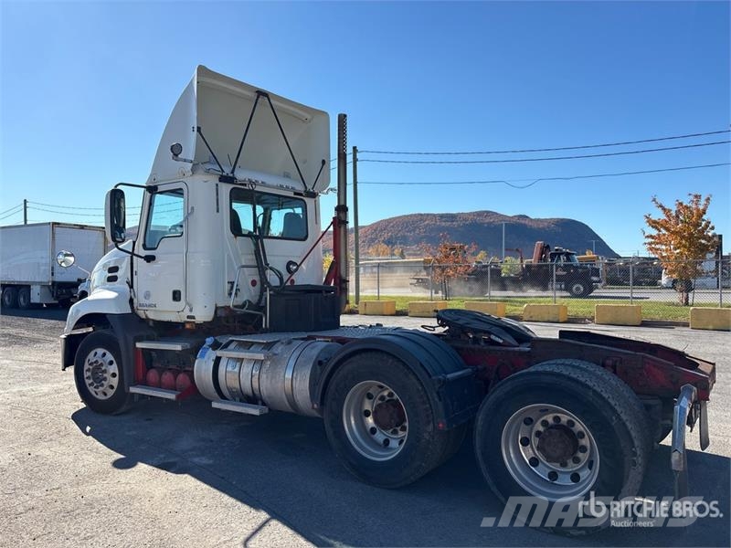Mack CXU613 Tracteur routier