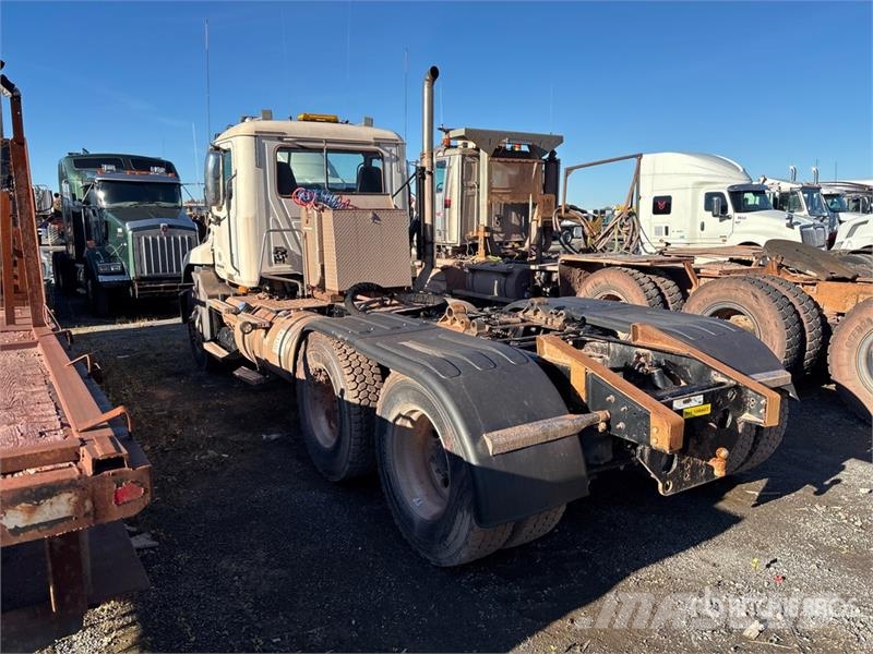 Mack CXU613 Tegljači
