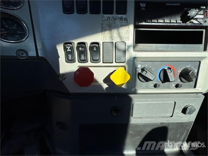 Mack CXU613 Tracteur routier
