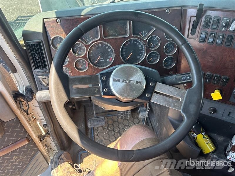 Mack CXU613 Truck Tractor Units