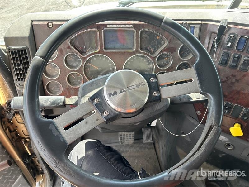 Mack CXU613 Autotractoare
