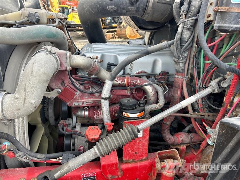 Mack CXU613 Trekkers
