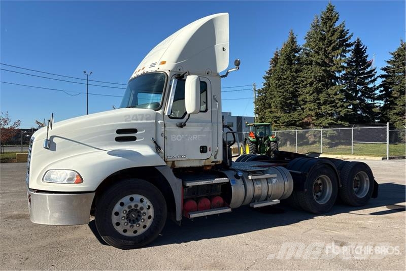 Mack CXU613 وحدات الجر