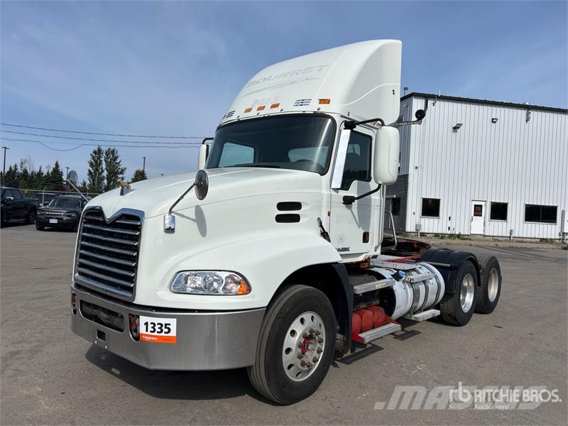 Mack CXU613 Trekkers