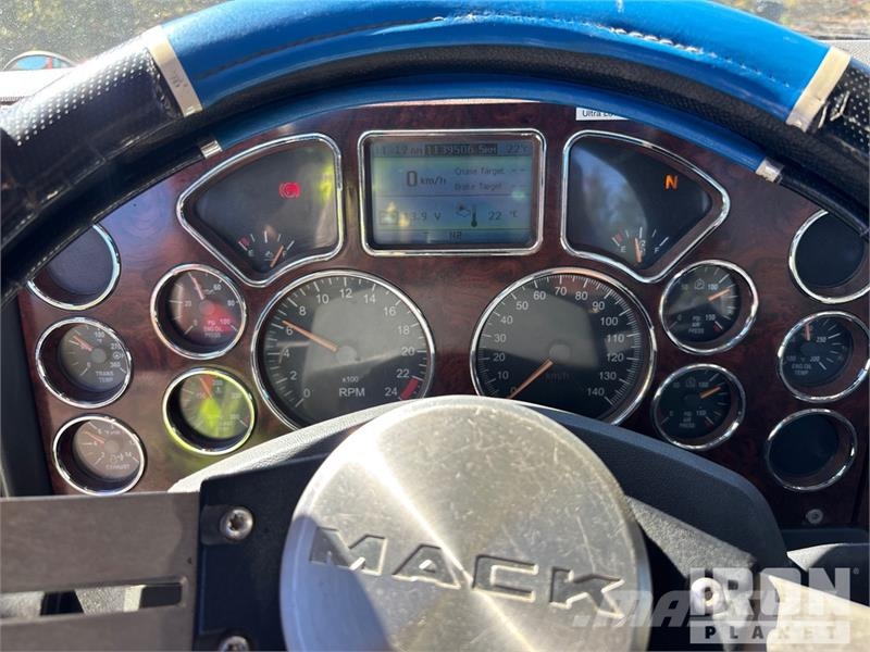 Mack CXU613 Тягачі