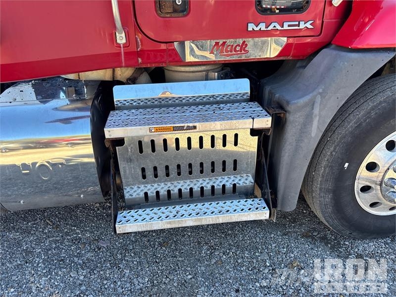 Mack CXU613 Тягачі