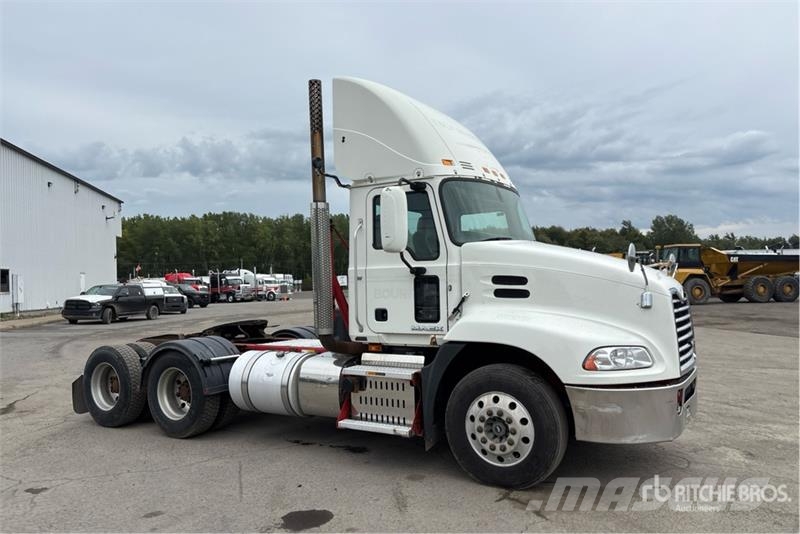 Mack CXU613 트랙터 유닛