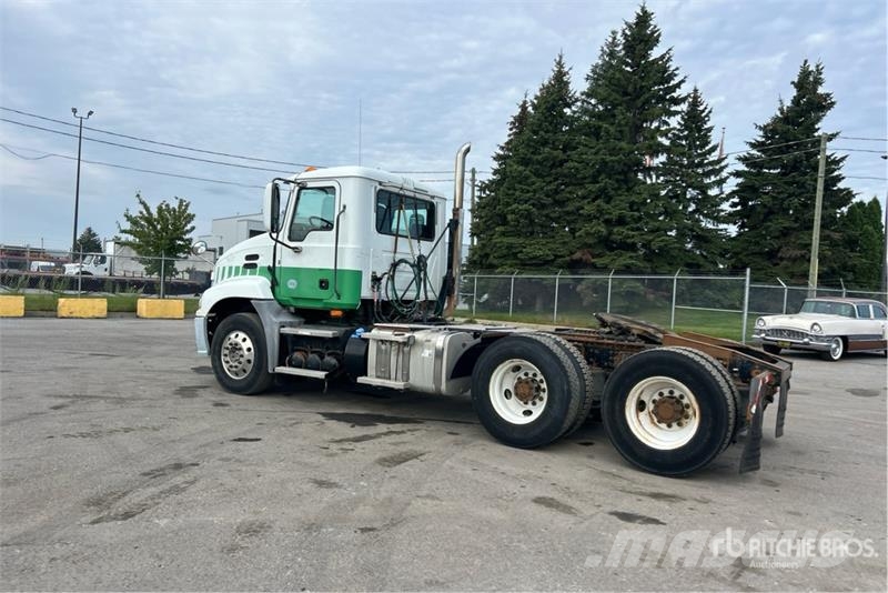 Mack CXU613 Vlačilci
