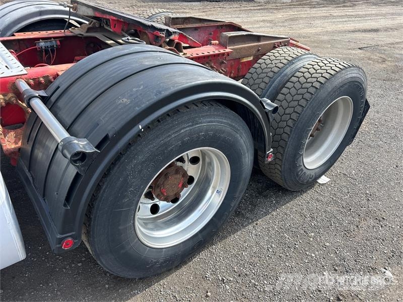 Mack CXU613 Trekkers