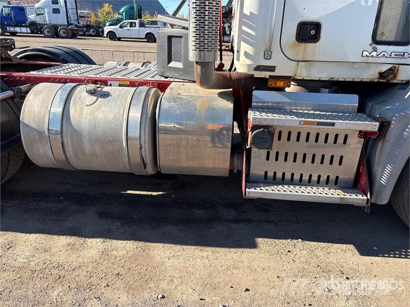 Mack CXU613 وحدات الجر