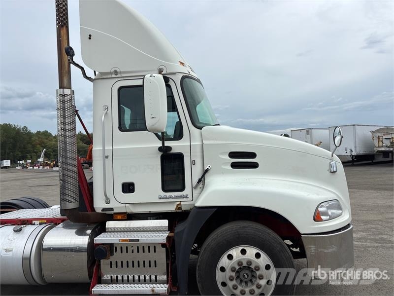 Mack CXU613 트랙터 유닛