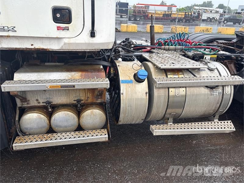 Mack CXU613 Truck Tractor Units