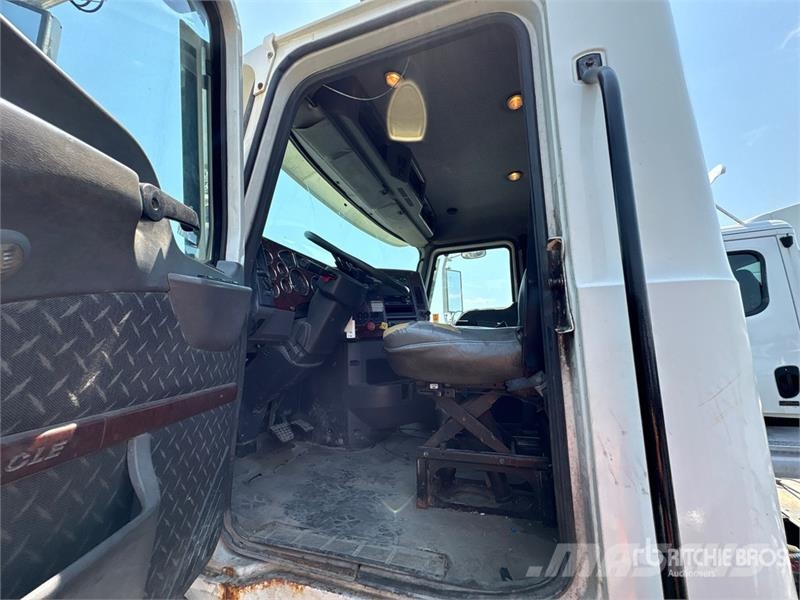 Mack CXU613 Truck Tractor Units