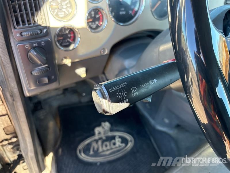 Mack CXU613 Tracteur routier