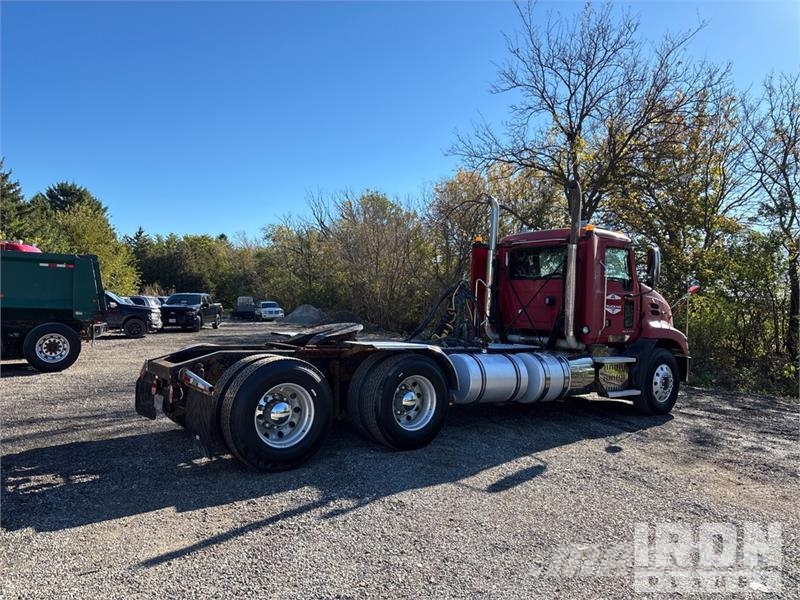 Mack CXU613 Тягачі