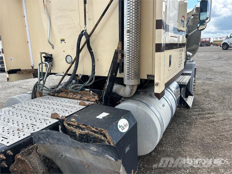 Mack CXU613 Autotractoare