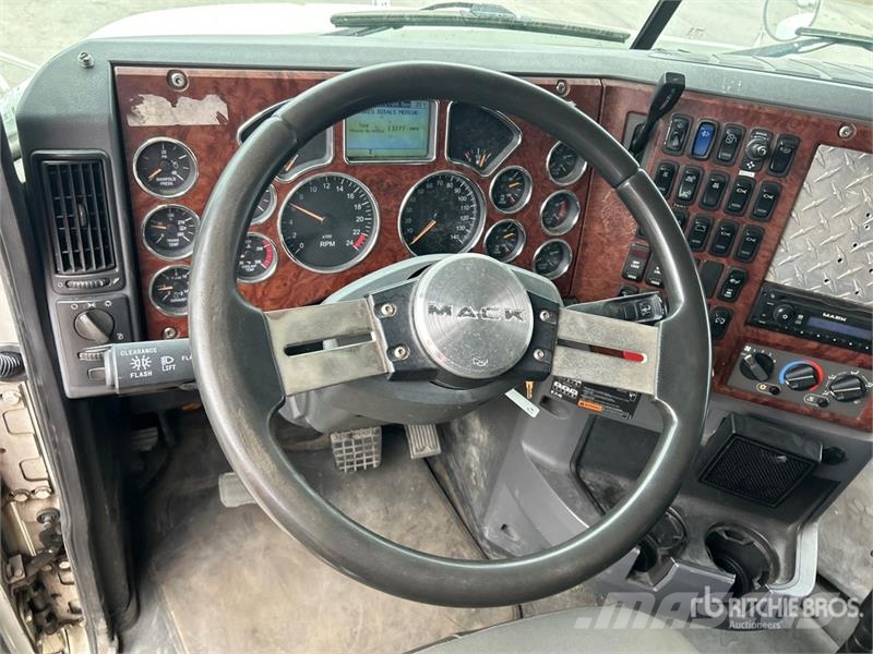 Mack CXU613 Tractor Units