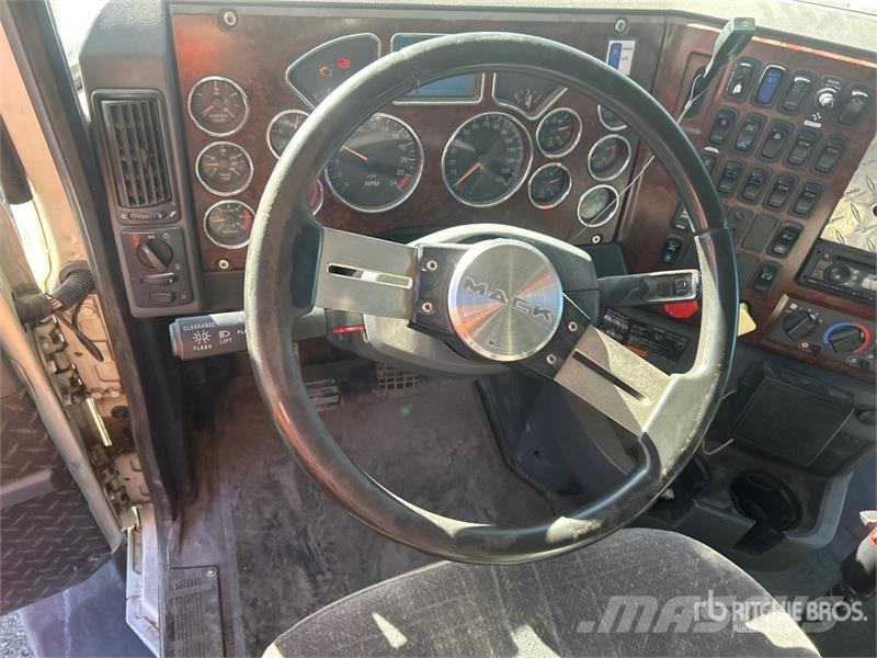 Mack CXU613 Tracteur routier