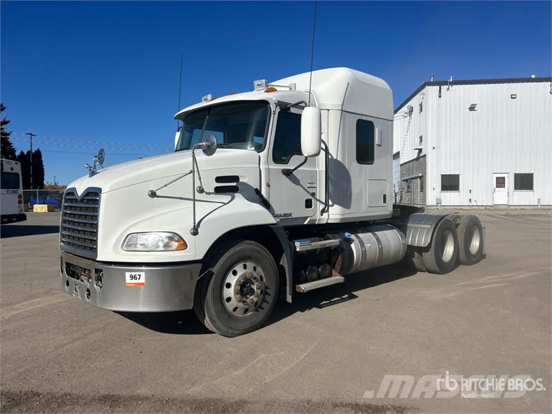 Mack CXU613 Tracteur routier
