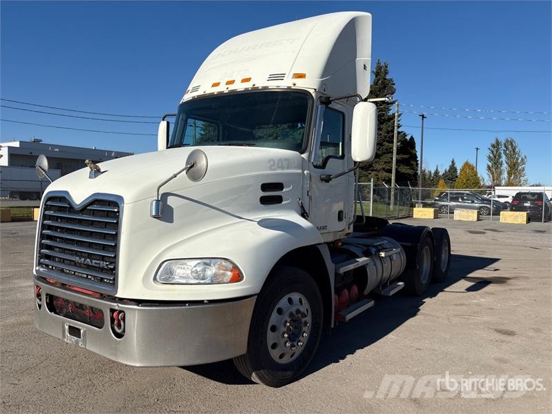 Mack CXU613 وحدات الجر