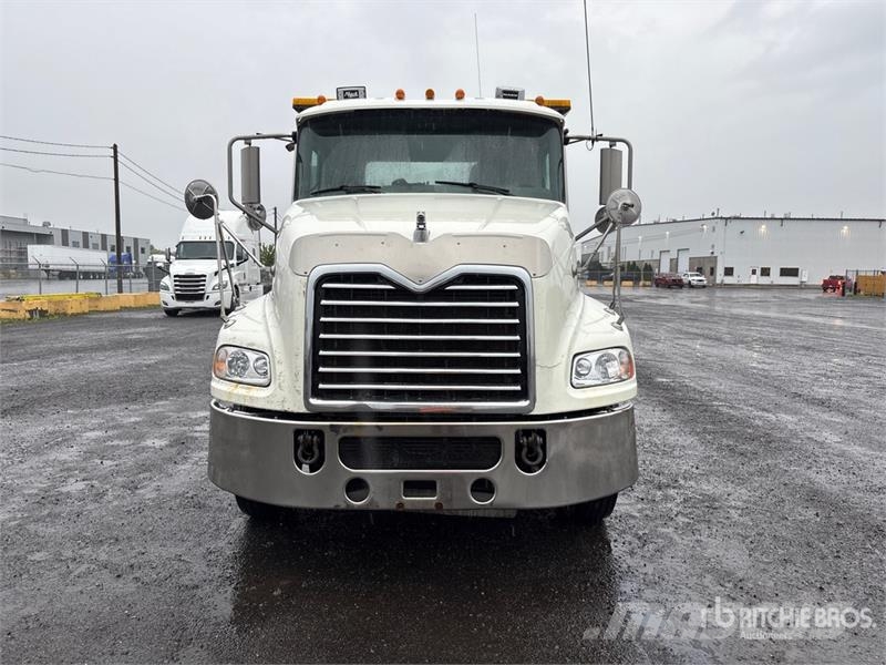 Mack CXU613 Truck Tractor Units