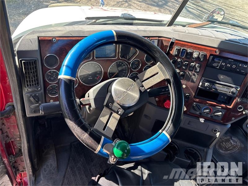 Mack CXU613 Тягачі