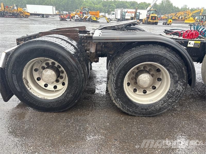 Mack CXU613 Truck Tractor Units