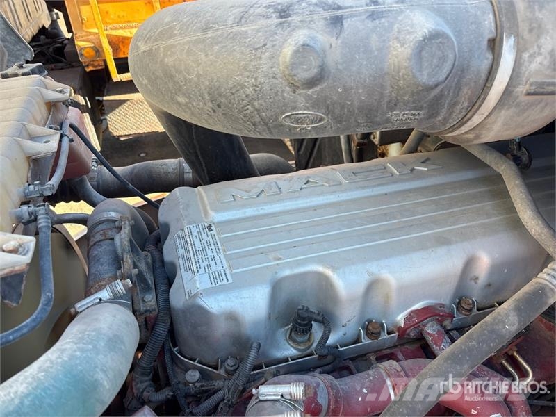 Mack CXU613 Tracteur routier