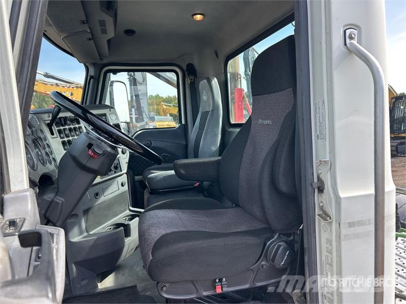 Mack CXU613 Trekkers