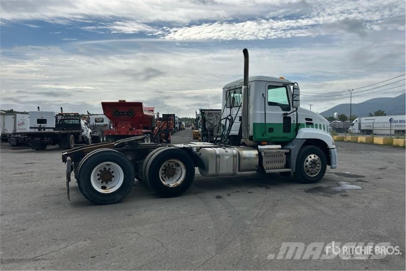 Mack CXU613 Vlačilci