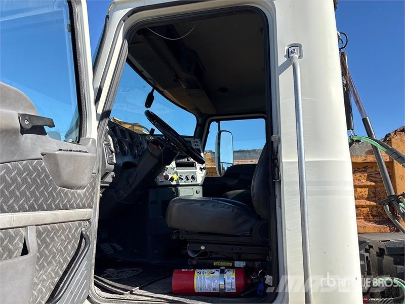 Mack CXU613 Tracteur routier