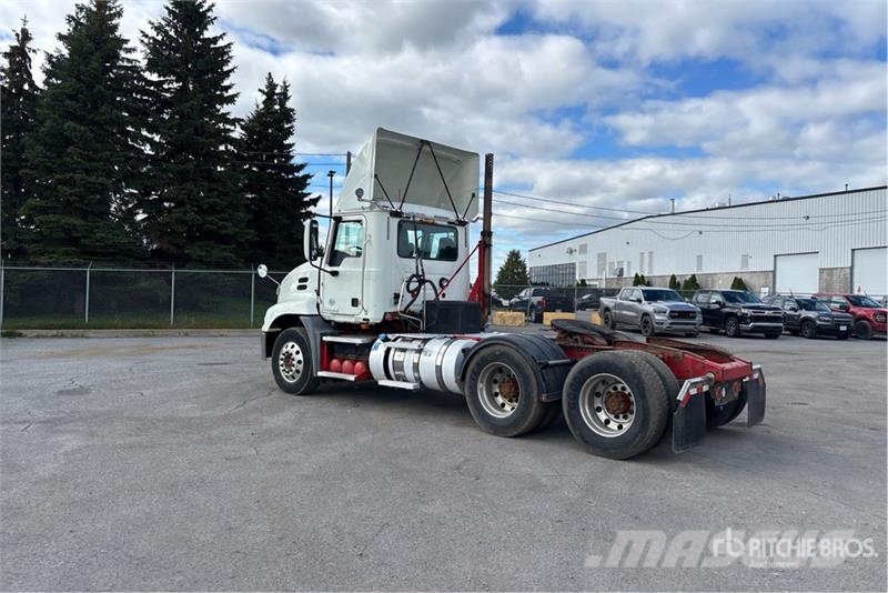 Mack CXU613 Trekkvogner