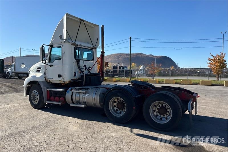 Mack CXU613 وحدات الجر