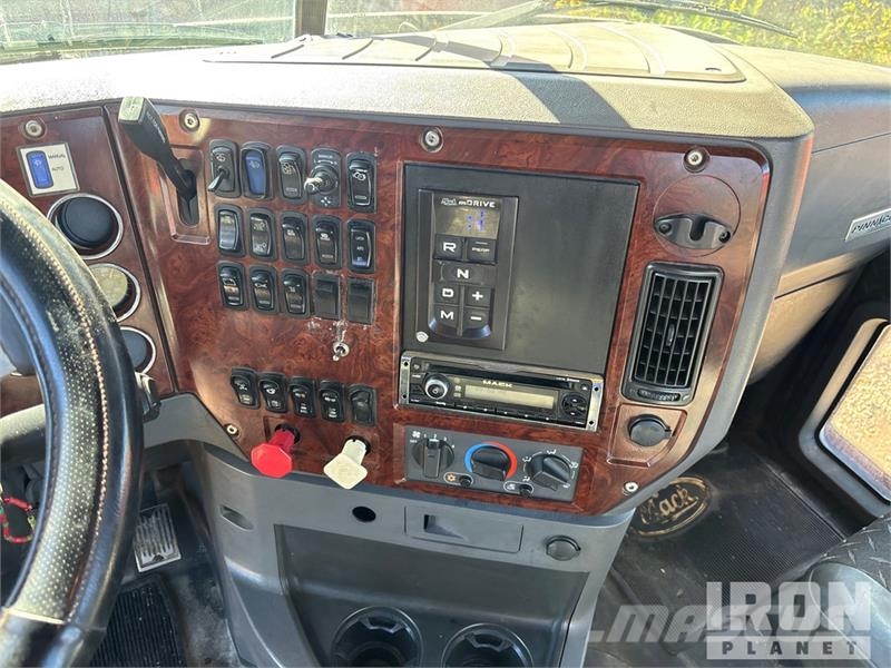 Mack CXU613 Тягачі