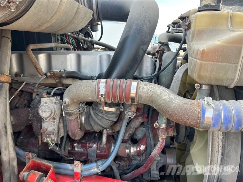 Mack CXU613 Trekkers