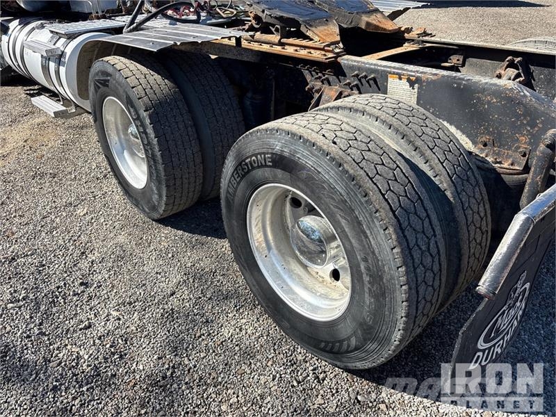 Mack CXU613 Тягачі