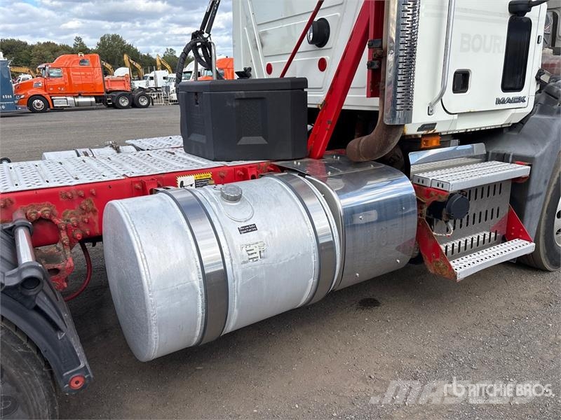 Mack CXU613 Trekkvogner