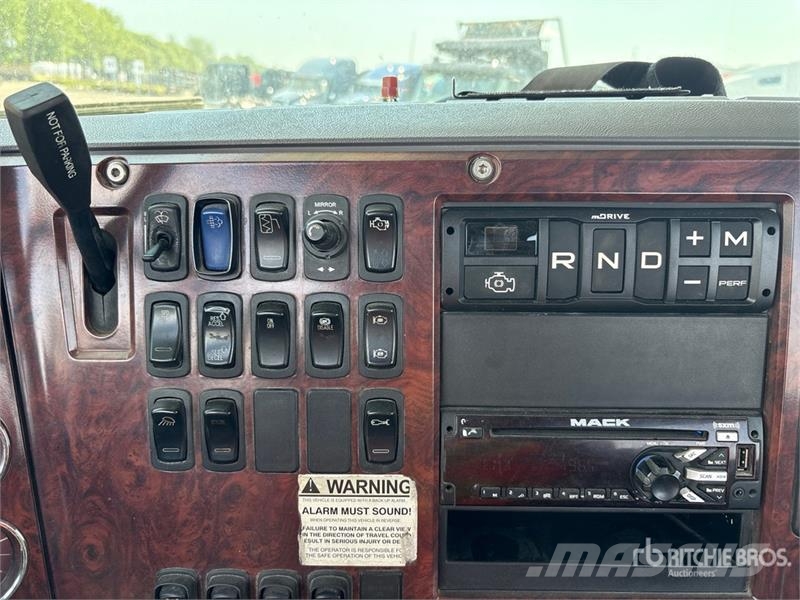 Mack CXU613 Truck Tractor Units