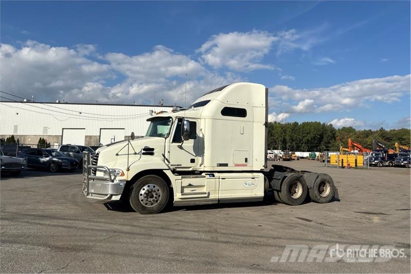 Mack CXU613 Vlačilci